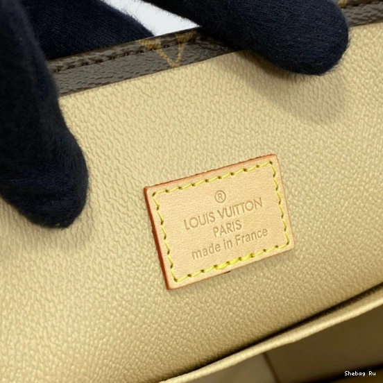 PLAT LOUIS VUITTON SAC 0822